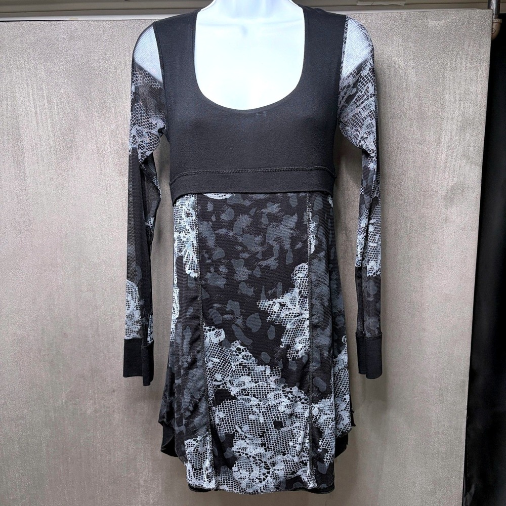 Inizio Tunic Top Womens Sz S Black Gray Mixed Print Sheer Sleeve Made in Italy